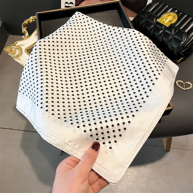 Sciarpe stampate nuove di luss - Discount Luxury Bags recensione e prezzo