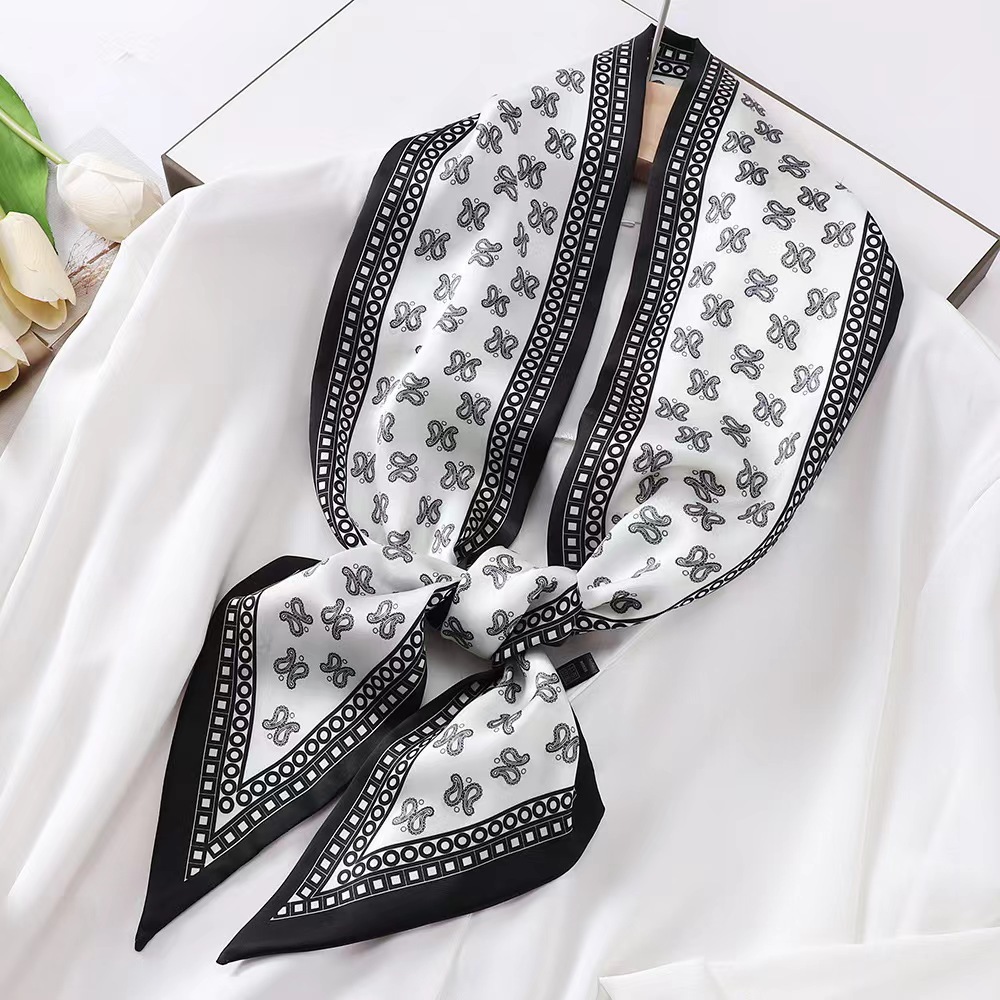 Foulard Quadrato di Lusso in S - Discount Luxury Bags recensione e prezzo